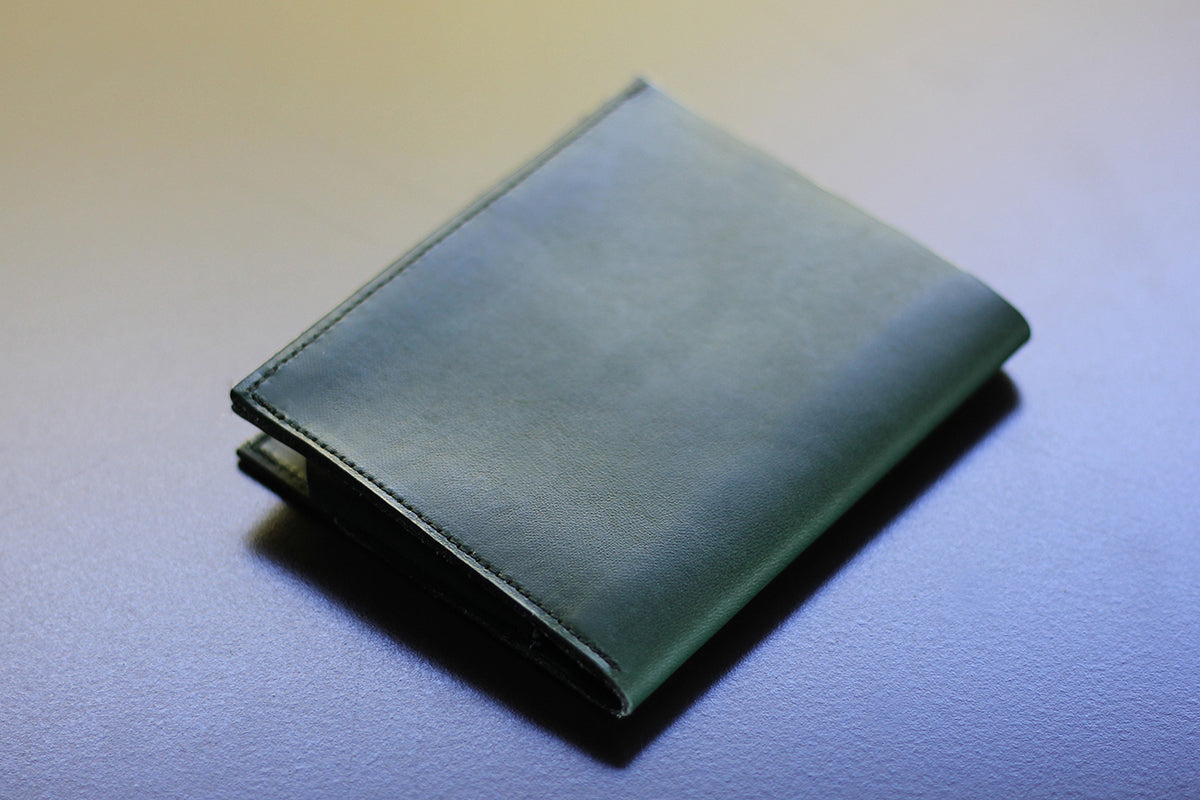 Tenuis BG - 使いやすさ、質感を大事にした究極の薄い財布