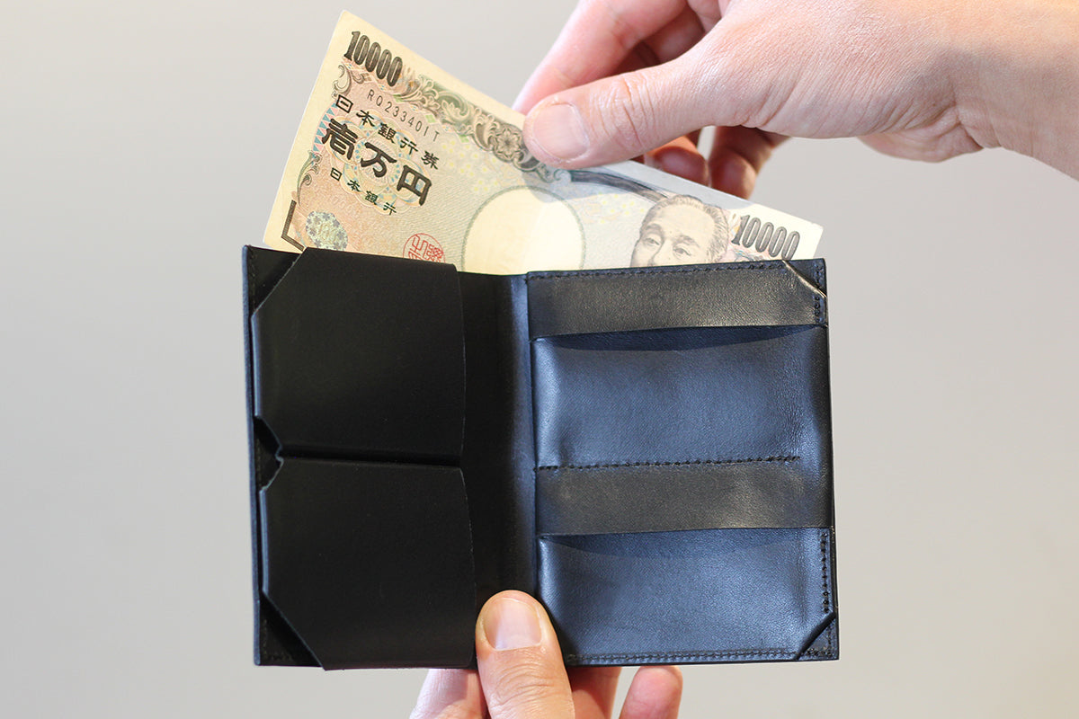 Tenuis BG - 使いやすさ、質感を大事にした究極の薄い財布