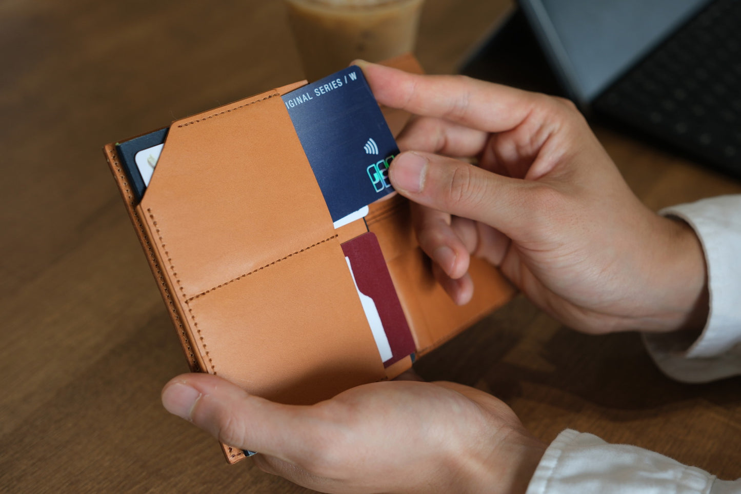 Volare Bulgaro - パスポートと同サイズの薄い旅券財布