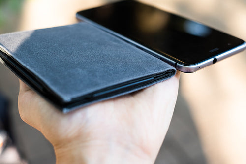 薄い財布の原点とは?5年前から支持されるミニ財布Tenuisの理由