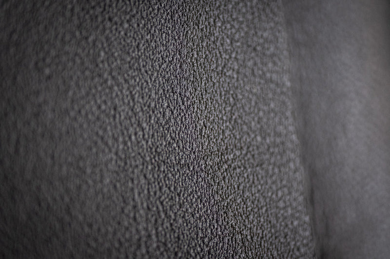 なぜあえて「山羊革」なのか？全牛革版との違いを知る