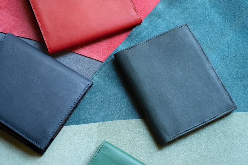 トスカーノリスシオを採用した「必然性」。極限の薄さを支える、革の密度と強さ