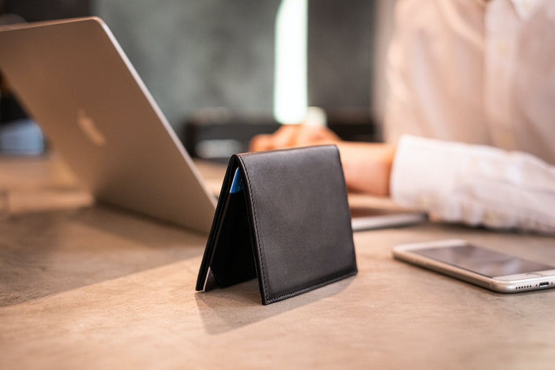 時が過ぎても色褪せない「薄い財布の一つの完成形」：Tenuis 第3世代