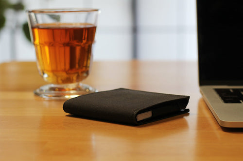 【レビュー】ガジェット系YouTuberが絶賛|SOLAHANPU“薄いミニ財布”は何が違うのか?