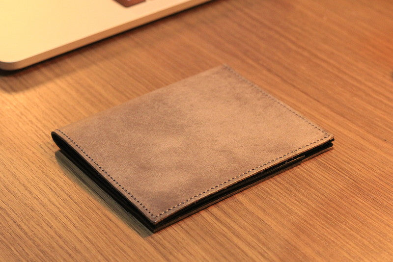 「薄い財布」選びで失敗したくない方へ。Tenuis と人気定番モデルを徹底比較。