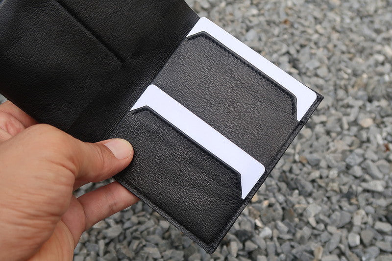 毎回財布のボタンを留めるのが面倒なら、パタンと閉じるだけの「当たり前」