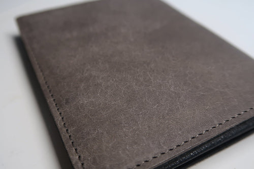 エイジングが楽しめる革財布|傷が目立たないイタリアンレザー「マルゴー」とは