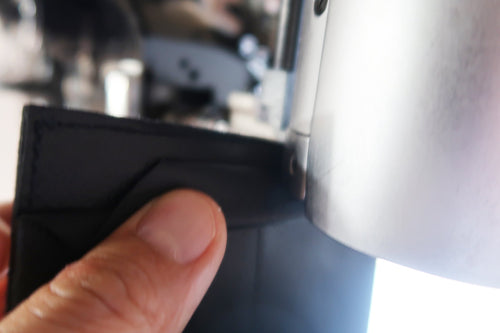 6㎜の薄いコンパクト財布Tenuis第3・第4世代はなぜ制作が難しいのか(縫製工程の一部公開)