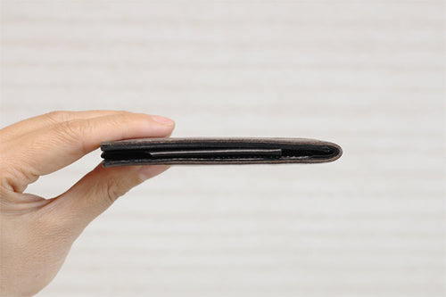 中身が少ないのに厚い財布の理由｜可変するミニ財布という選択
