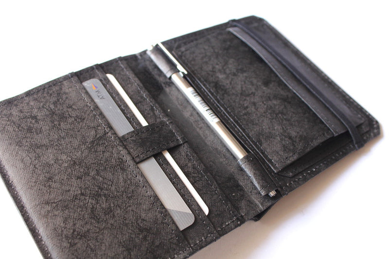 紙の様に薄いが引裂けないタイベックという素材