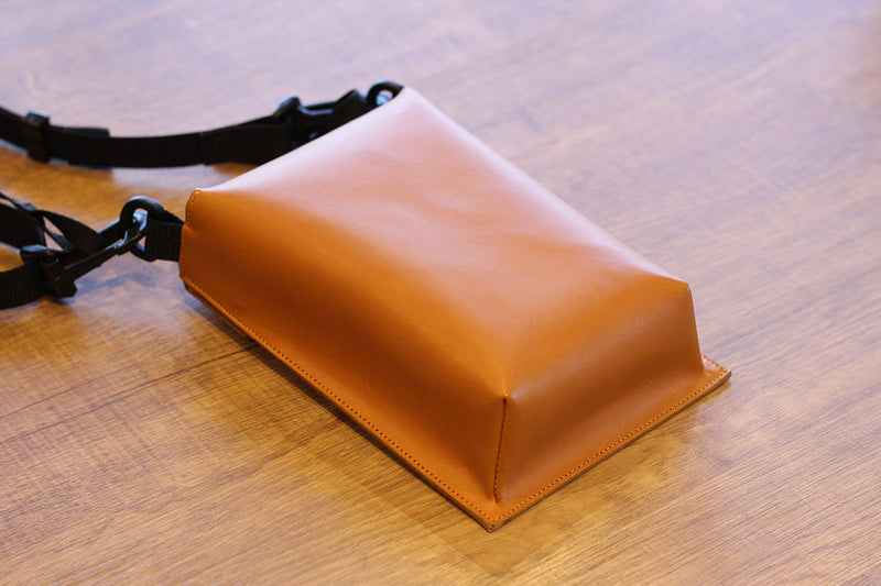 スマホショルダーとしても使えるミニマルポーチMinim（ミニム）の登場
