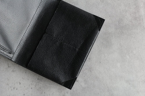 薄い革財布のメリットとは？ミニ財布に最適なゴートレザーの理由