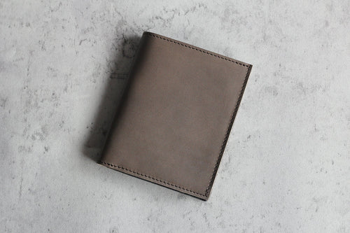 思考を整理する6㎜厚コンパクト財布を4月の1年の始まりに選択する