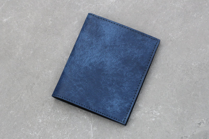 薄いコンパクト財布Tenuisフラップタイプ　新しい青の世界。「青海」登場。