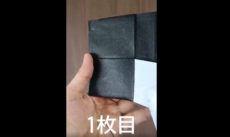 【動画で見る】カード位置が重ならない。薄いコンパクト財布Tenuisシリーズ独自の「ツインカードスロット」の実際の使い心地