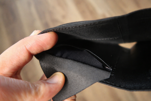 薄いコンパクト財布の隠しポケットはほぼ必須⁉