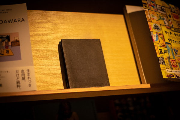 「重ねない」か「分散するか」、薄い財布選びで絶対に知っておくべき「二大構造」