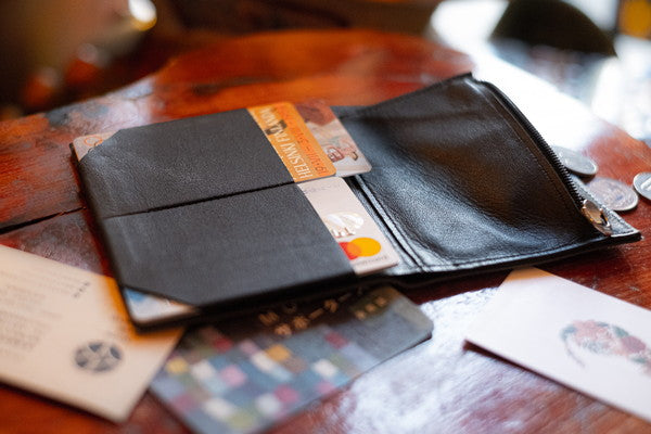 Tenuis CV 蝋引き帆布の薄型財布