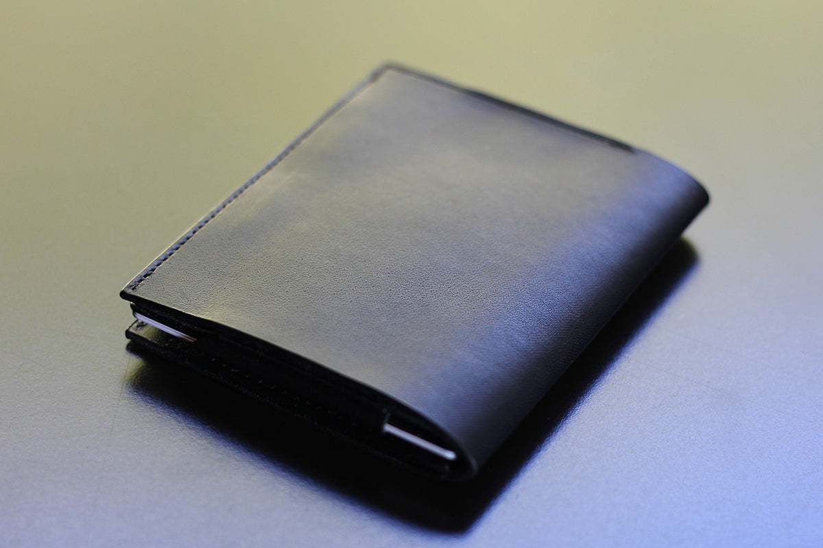 Tenuis BG - 使いやすさ、質感を大事にした究極の薄い財布