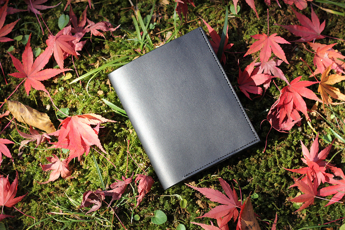 Tenuis BG - 使いやすさ、質感を大事にした究極の薄い財布