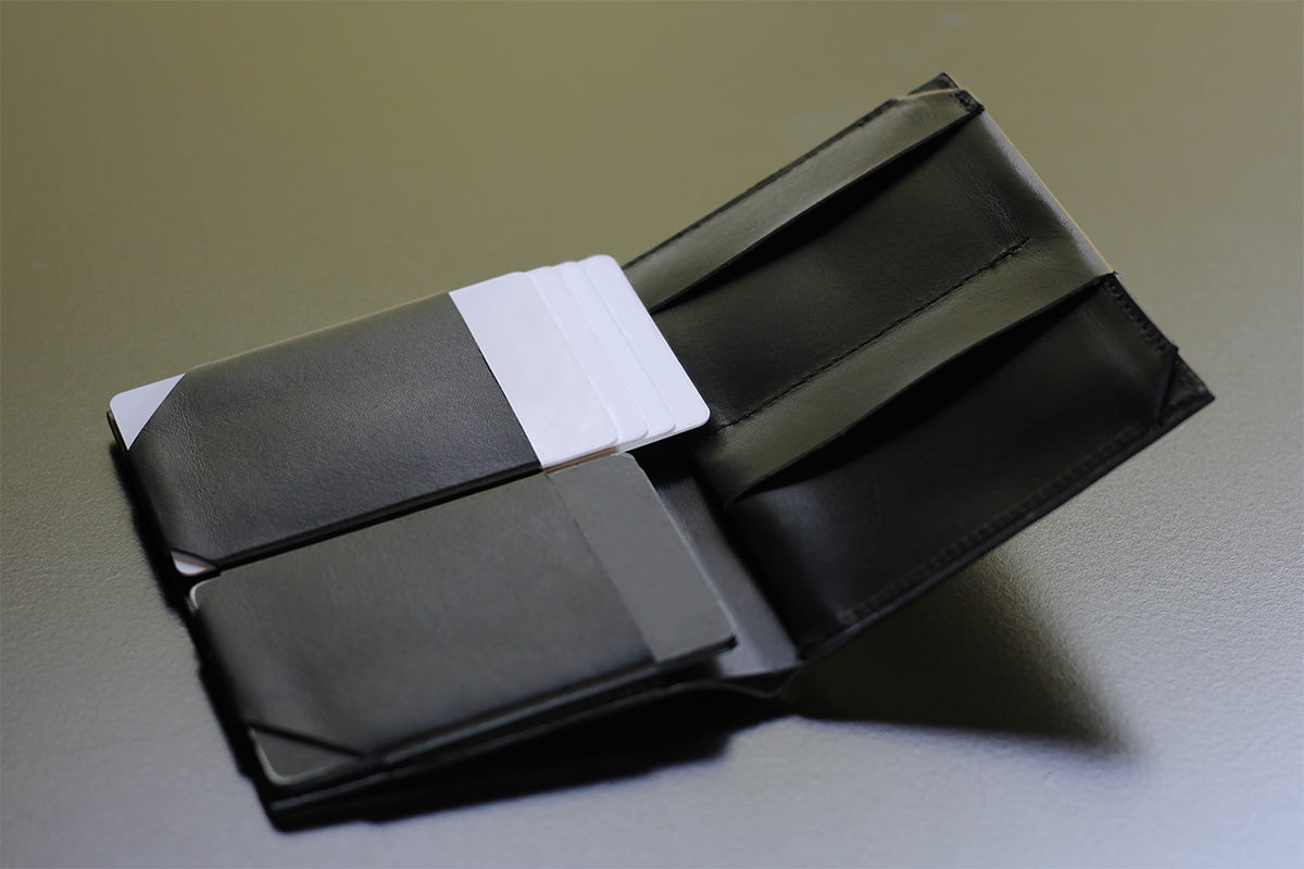 Tenuis BG - 使いやすさ、質感を大事にした究極の薄い財布