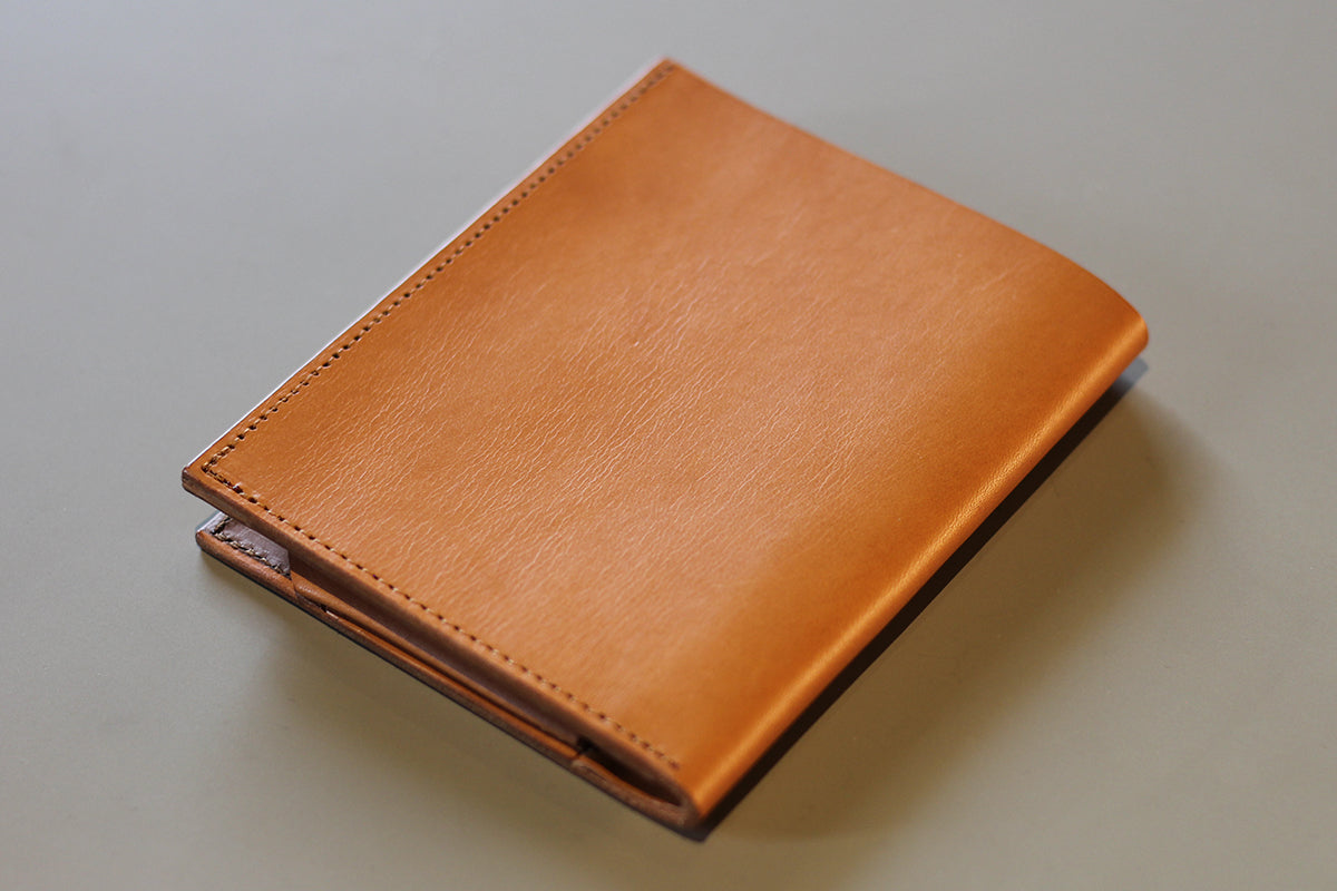 Tenuis BG - 使いやすさ、質感を大事にした究極の薄い財布
