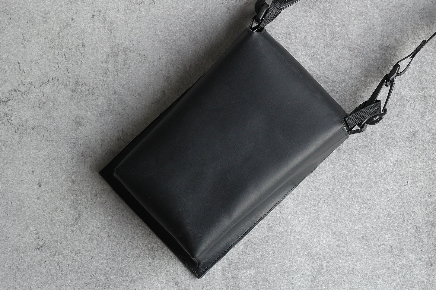 Minim（ミニム） - 手軽さ追求の小物用ミニマルポーチ