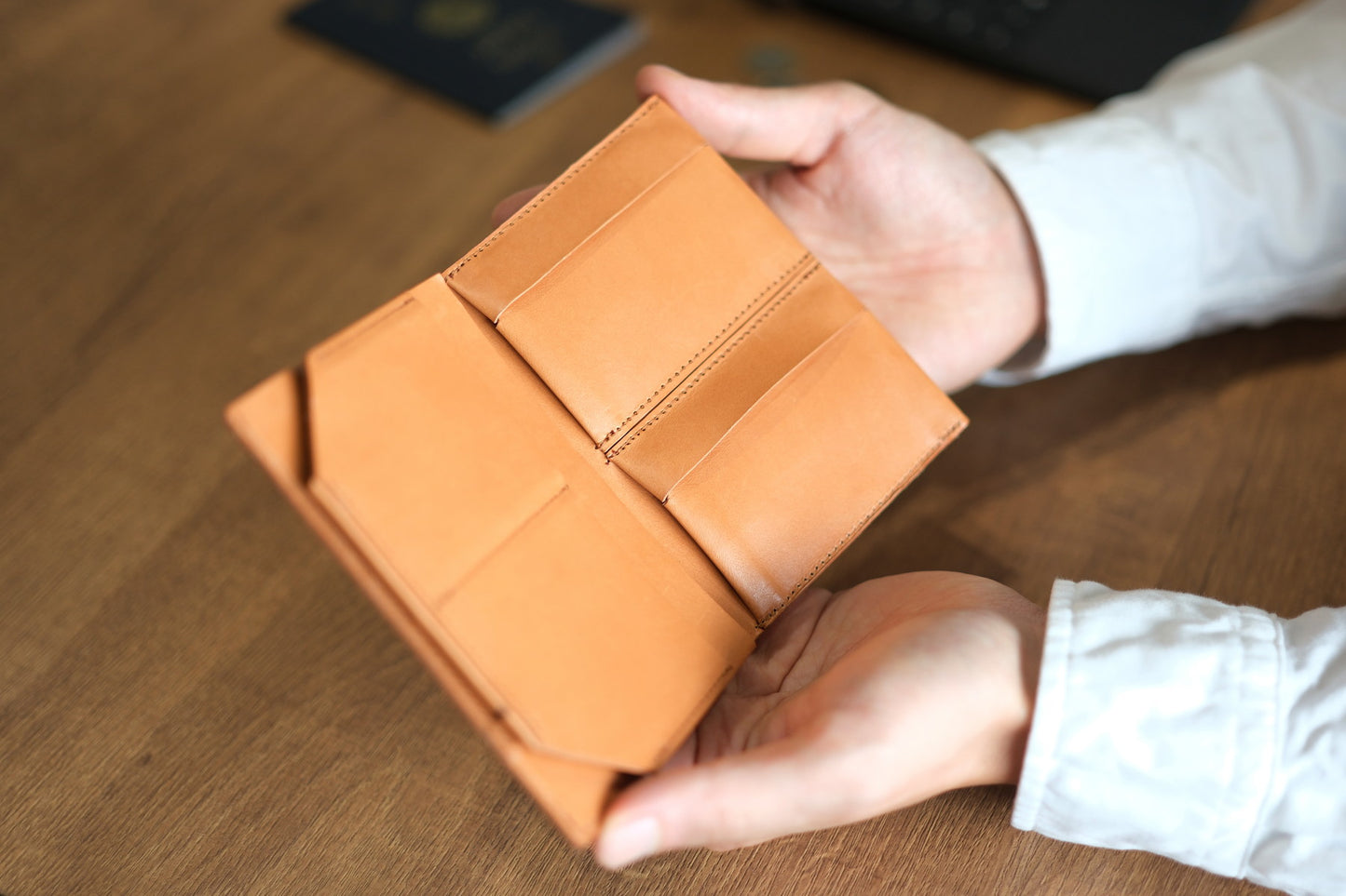Volare Bulgaro - パスポートと同サイズの薄い旅券財布